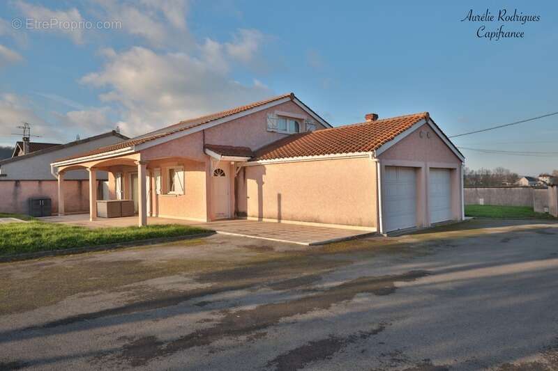 Maison à SAINT-MARTIN-BELLE-ROCHE