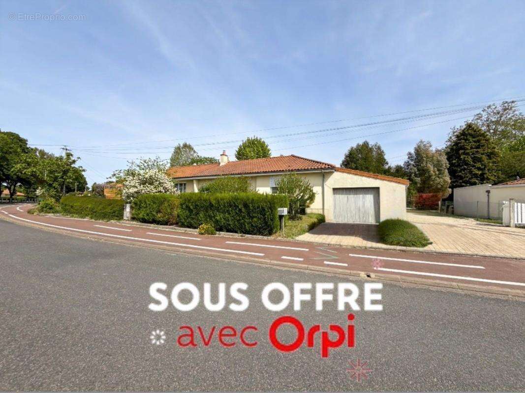 Maison à SAINT-JEAN-DE-LA-RUELLE