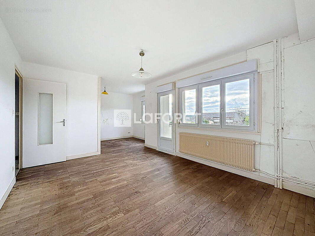 Appartement à SAINT-ETIENNE-SUR-CHALARONNE