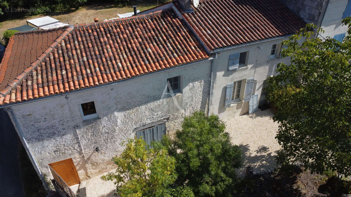 EXCLUSIVITÉ ! Rare à Courcoury : Maison rénovée + logement locatif indépendant sur 1900 m² arborés - photo 4