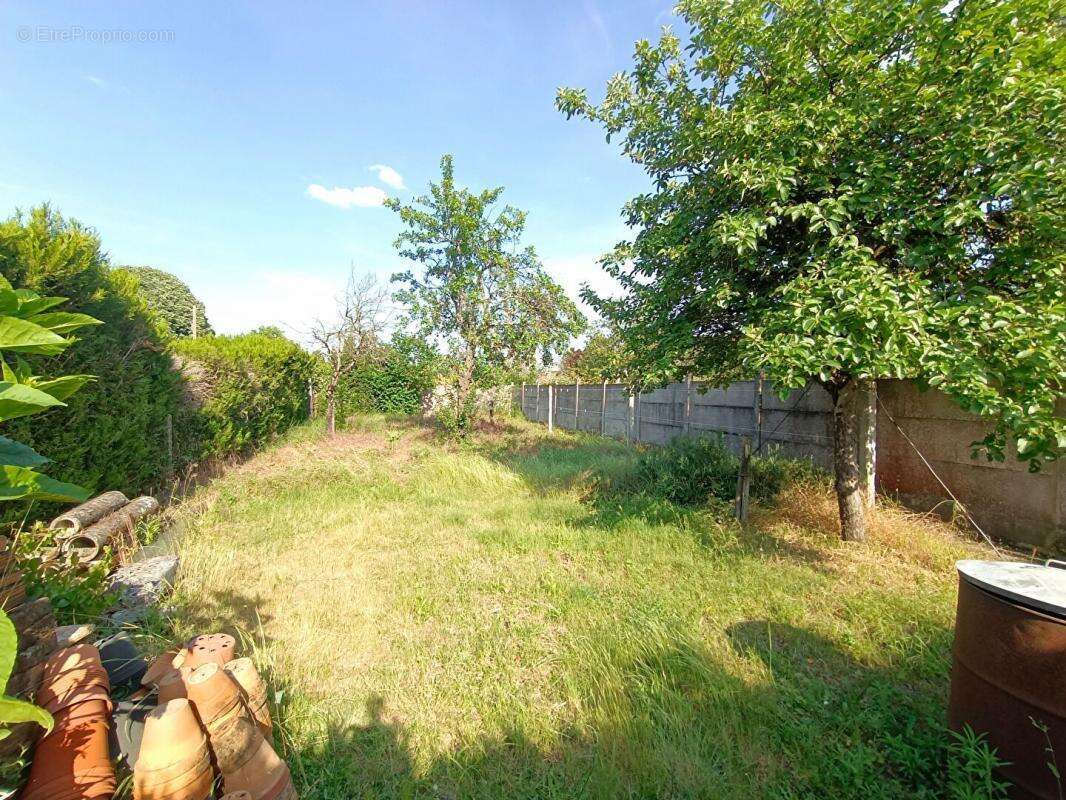 Maison à SELLES-SAINT-DENIS