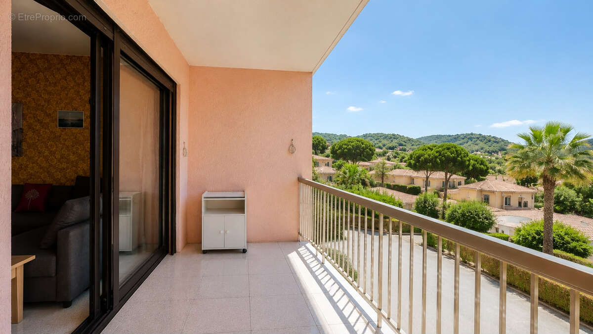 ** Bord De Mer & Plage ** VUE MER Panoramique ** Appartement  2 Pièces de 52,07 m² ** Terrasse Sud  + Cave + Parking** (83430) S - photo 2