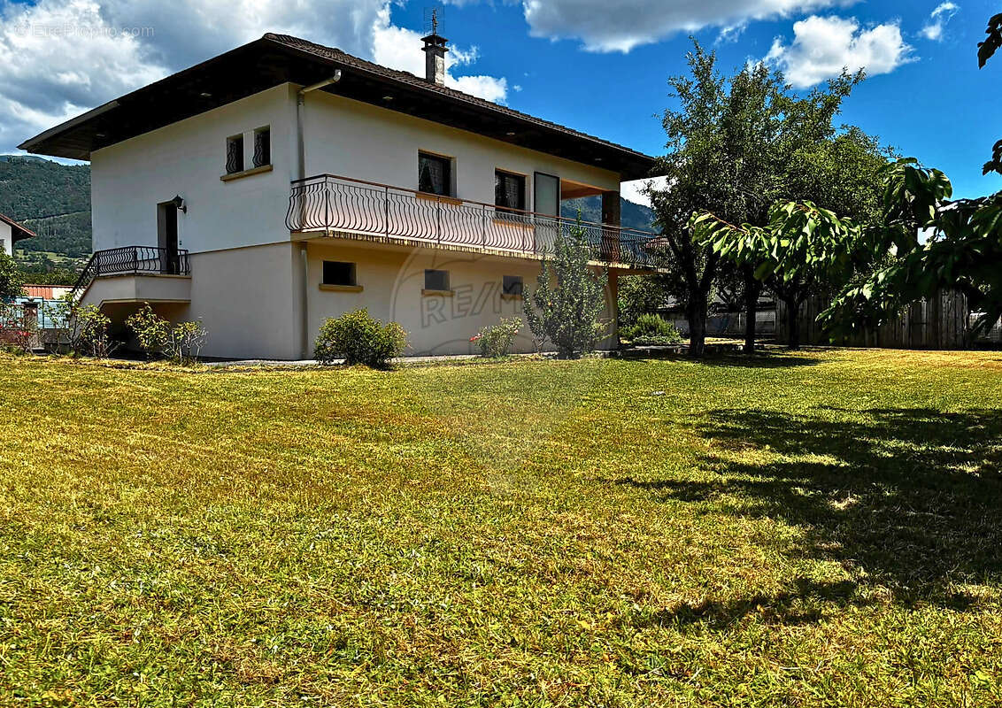Maison à MARIGNIER