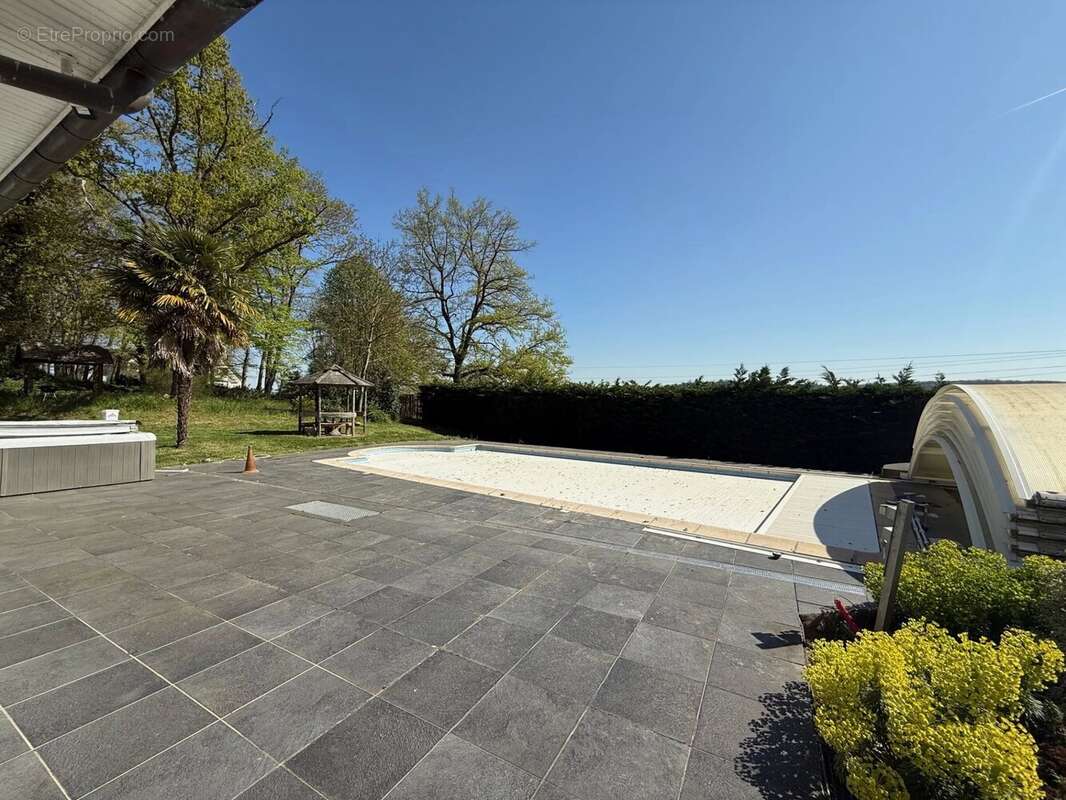 Maison à BREUX-JOUY