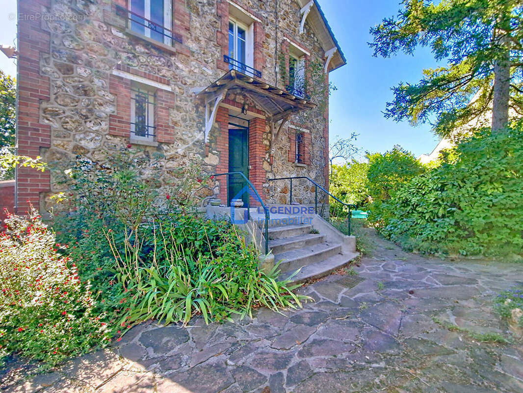 Maison à MONTIGNY-LES-CORMEILLES