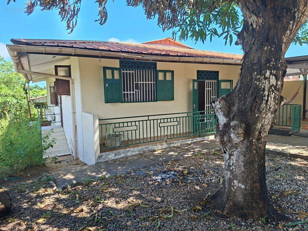 Maison à REMIRE-MONTJOLY