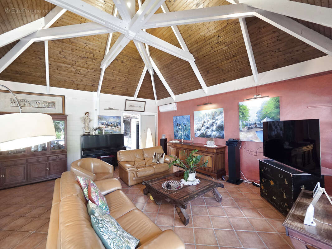 A vendre à La Montagne, villa créole F4-5 + bungalow - photo 6
