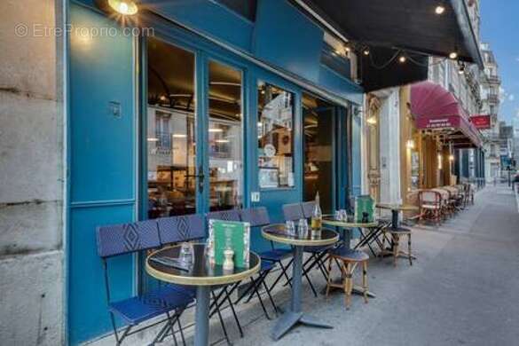 Commerce à LA COLLE-SUR-LOUP