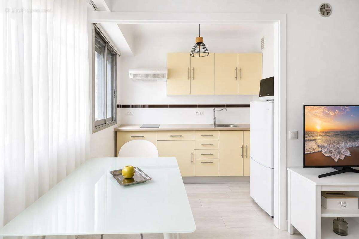 2P rénové de 27 m² avec cave à Cannes - photo 3