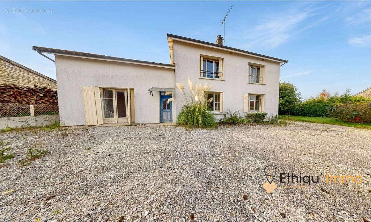 Maison à LACHAPELLE-EN-BLAISY