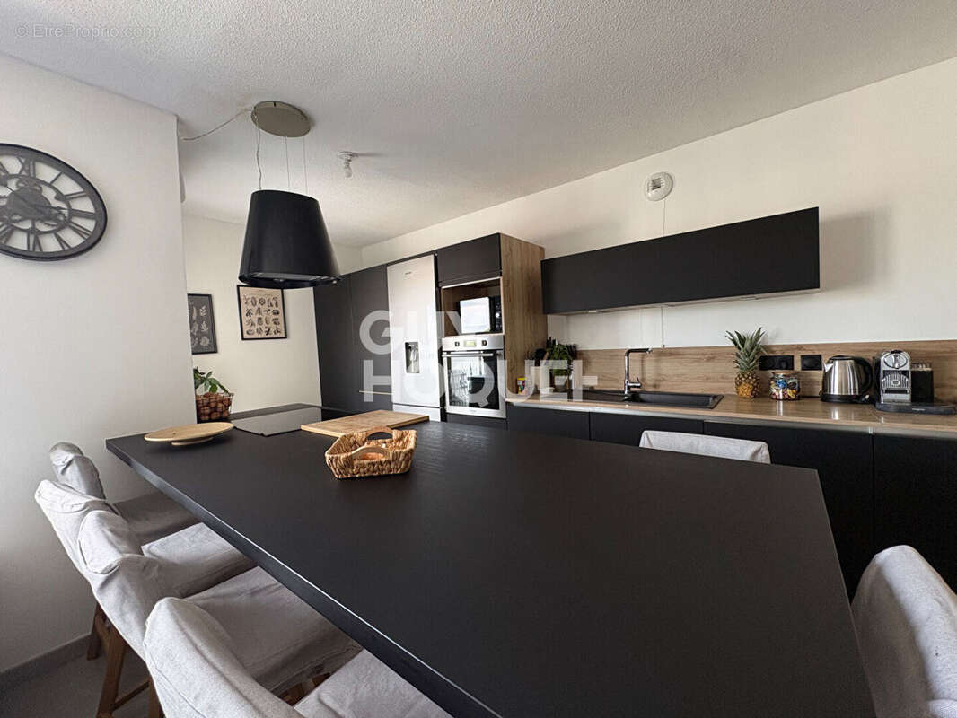 Dernier étage : T5 récent de 97 m² avec terrasse, climatisation et 2 garages - photo 8