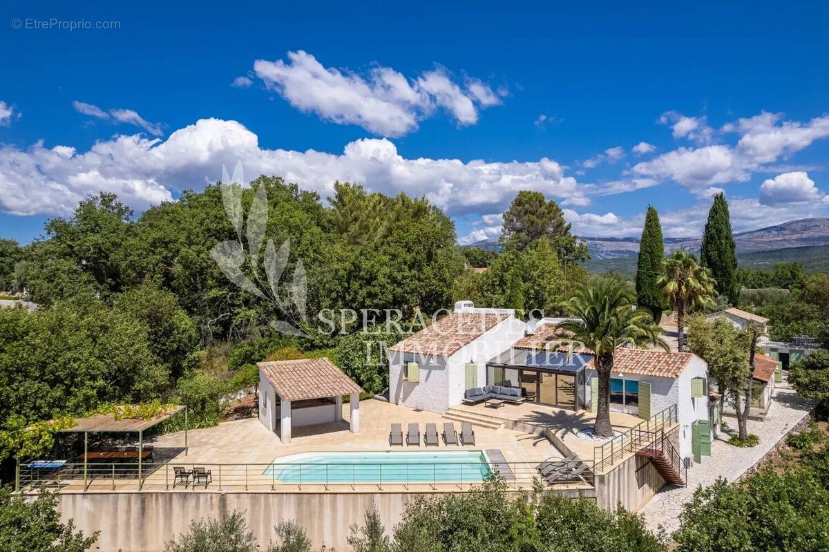 Maison à SAINT-CEZAIRE-SUR-SIAGNE