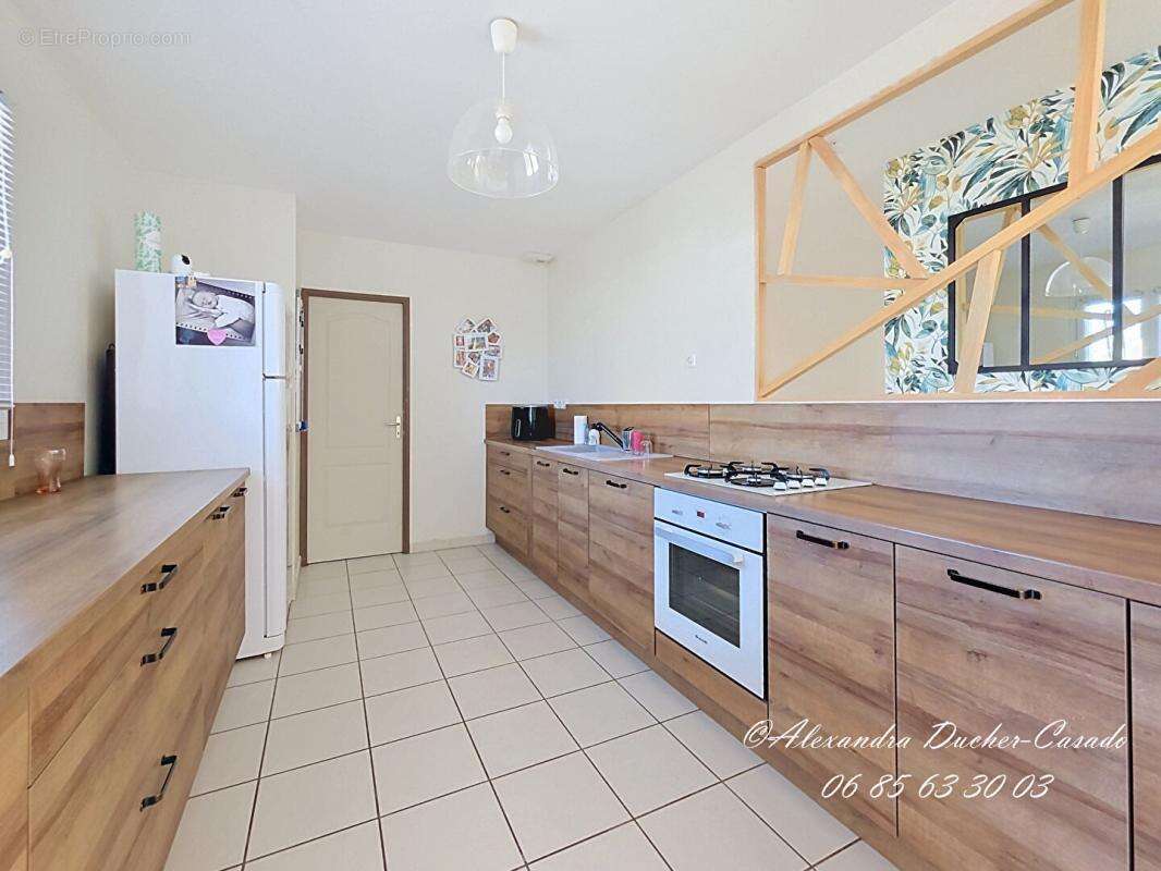 Exclusivité - maison de plain-pied avec piscine et garage - photo 2