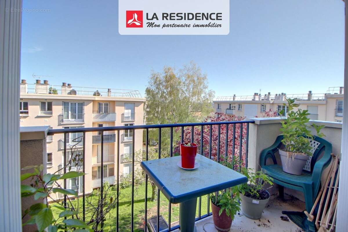 Appartement à LES CLAYES-SOUS-BOIS