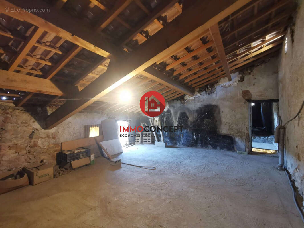 Maison à LAUDUN-L'ARDOISE