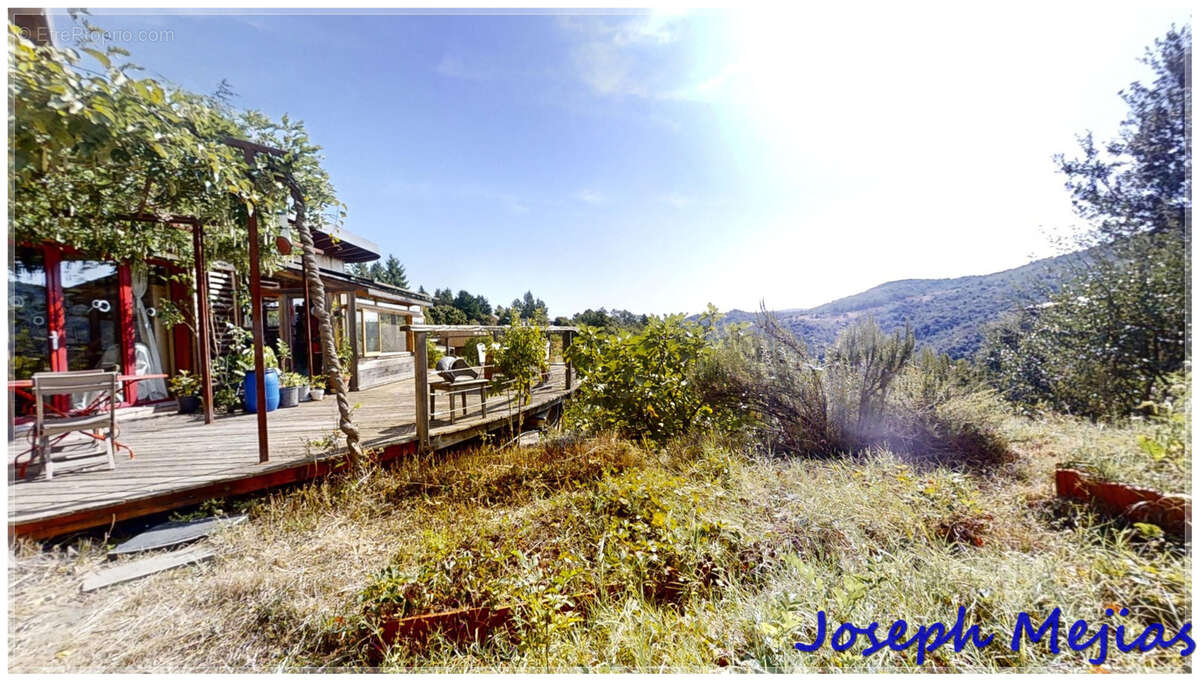 Maison à SAINT-ETIENNE-DE-SERRE