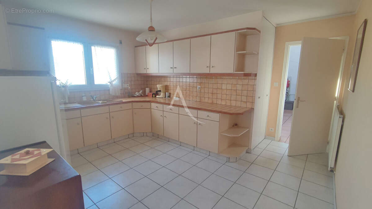 Maison plain-pied 138m² au coeur du Poiré-sur-Vie : volumes, potentiel et emplacement privilégié - photo 7