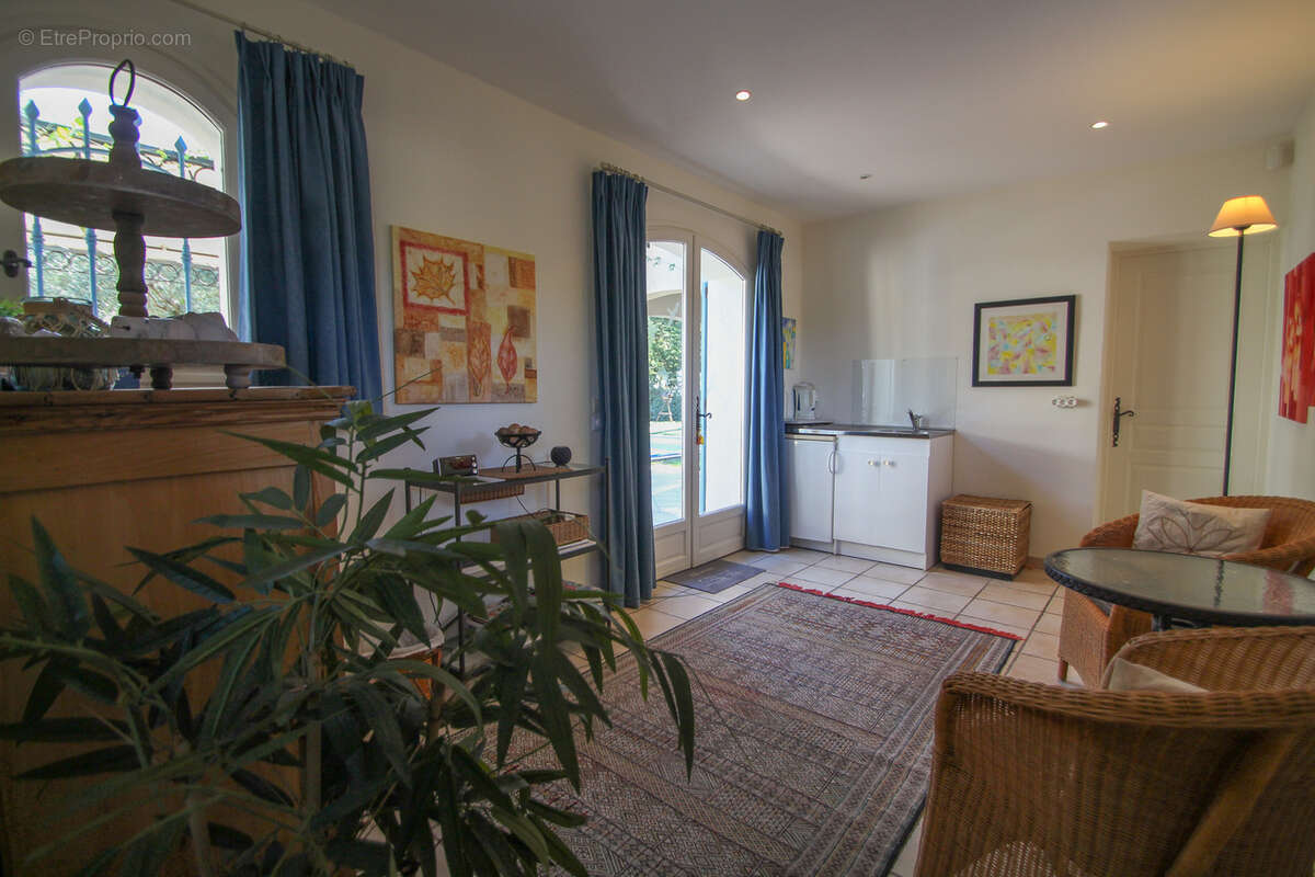 Maison à PUGET-SUR-ARGENS