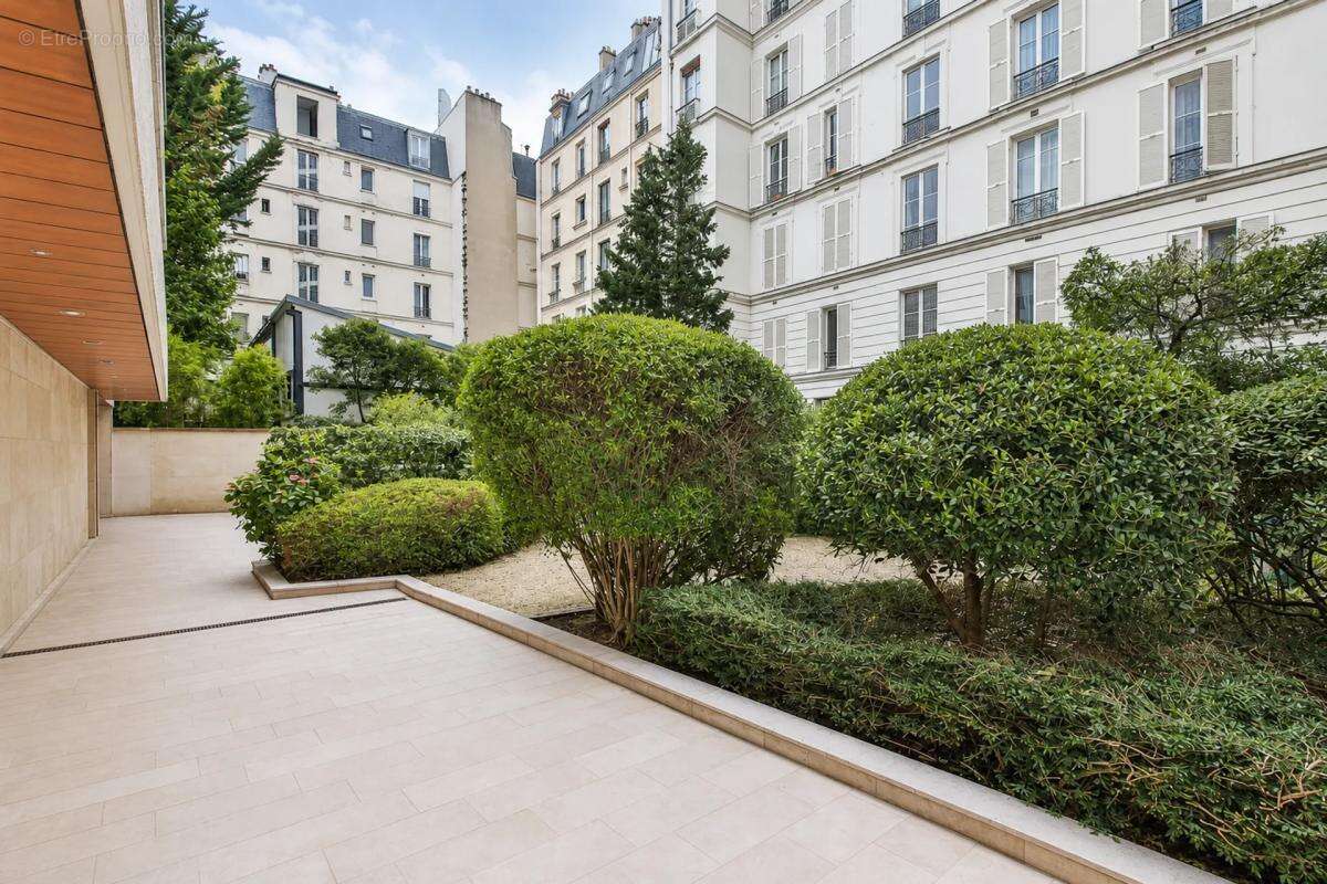 Appartement à PARIS-14E