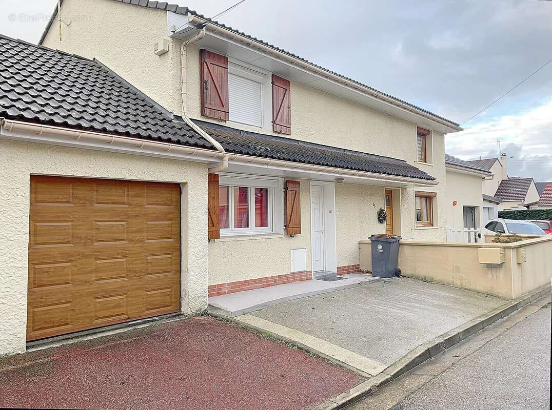 Maison à SAINT-ETIENNE-DU-ROUVRAY