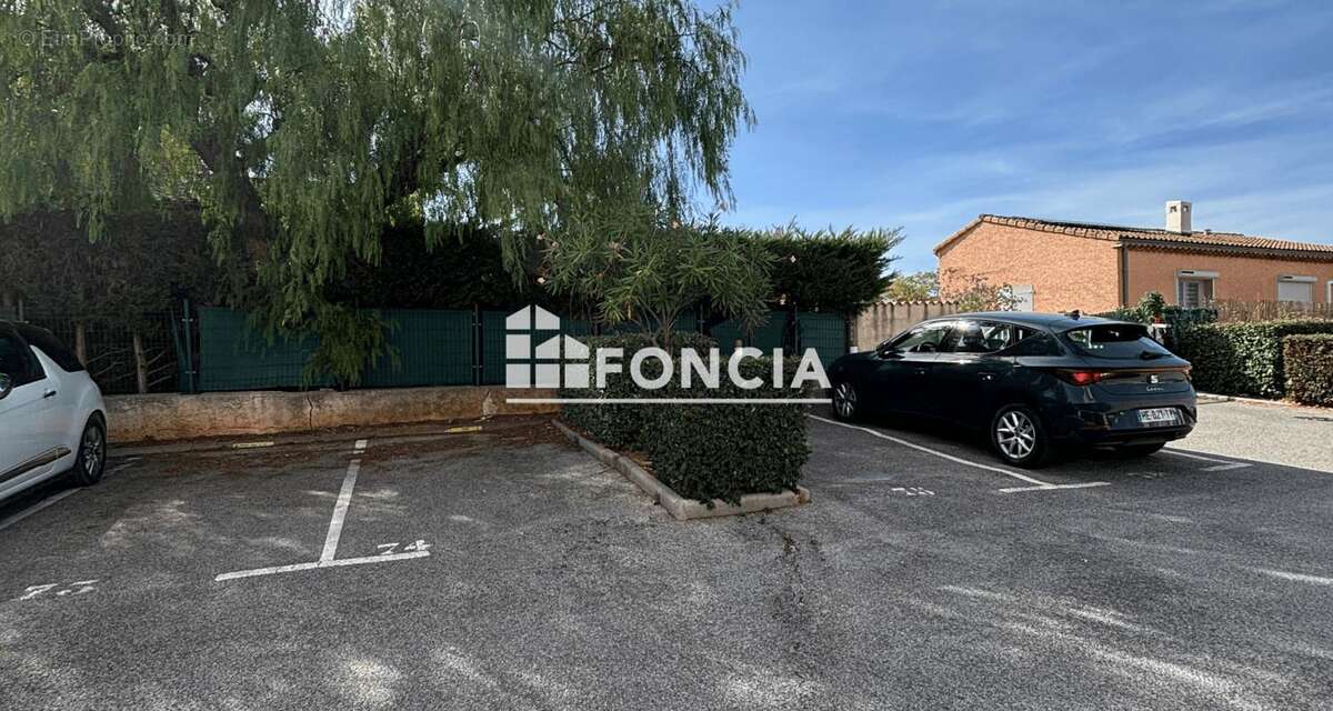 Parking à LA LONDE-LES-MAURES