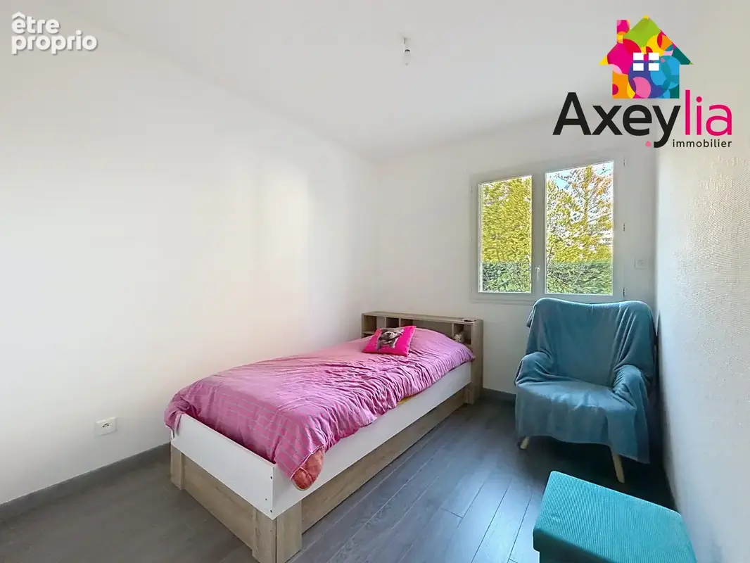 A vendre - riorges - maison de plain-pied pmr avec quatre chambres, garage et terrain - photo 15