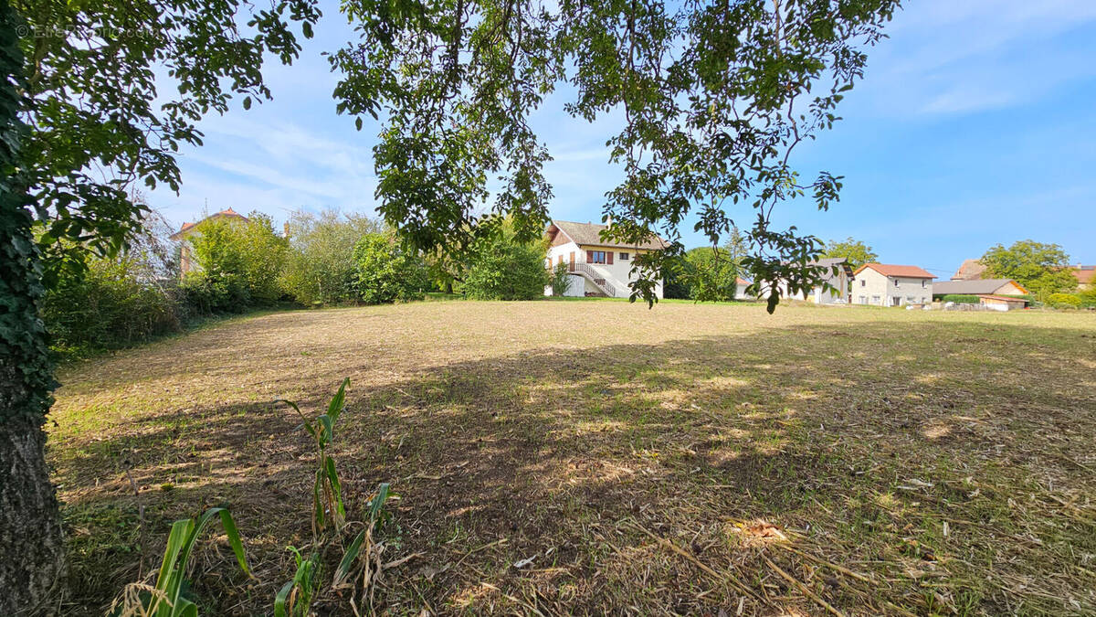 Terrain à SAINT-GENIX-SUR-GUIERS