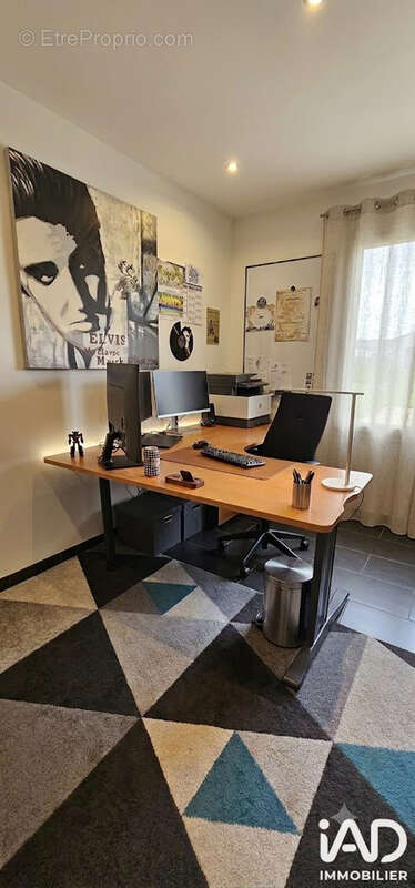 Photo 8