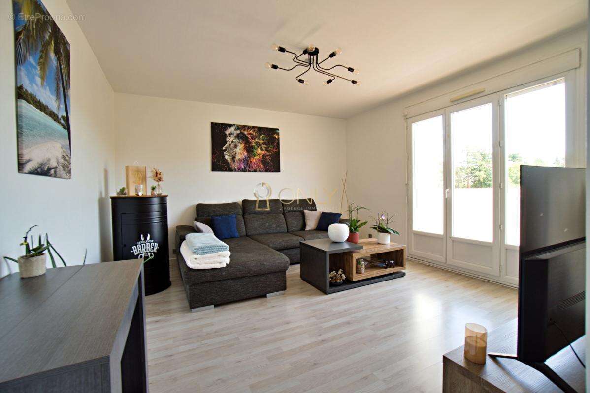 Appartement à NEUVILLE-SUR-SAONE