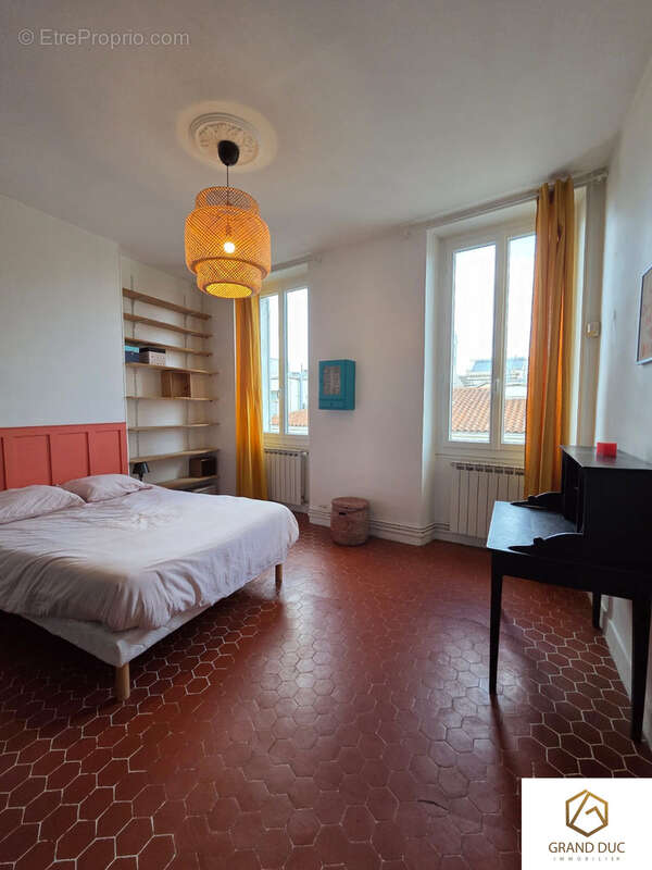 Appartement à MARSEILLE-2E