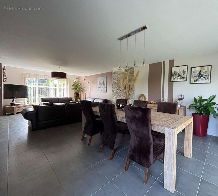 Maison à LE PERRAY-EN-YVELINES