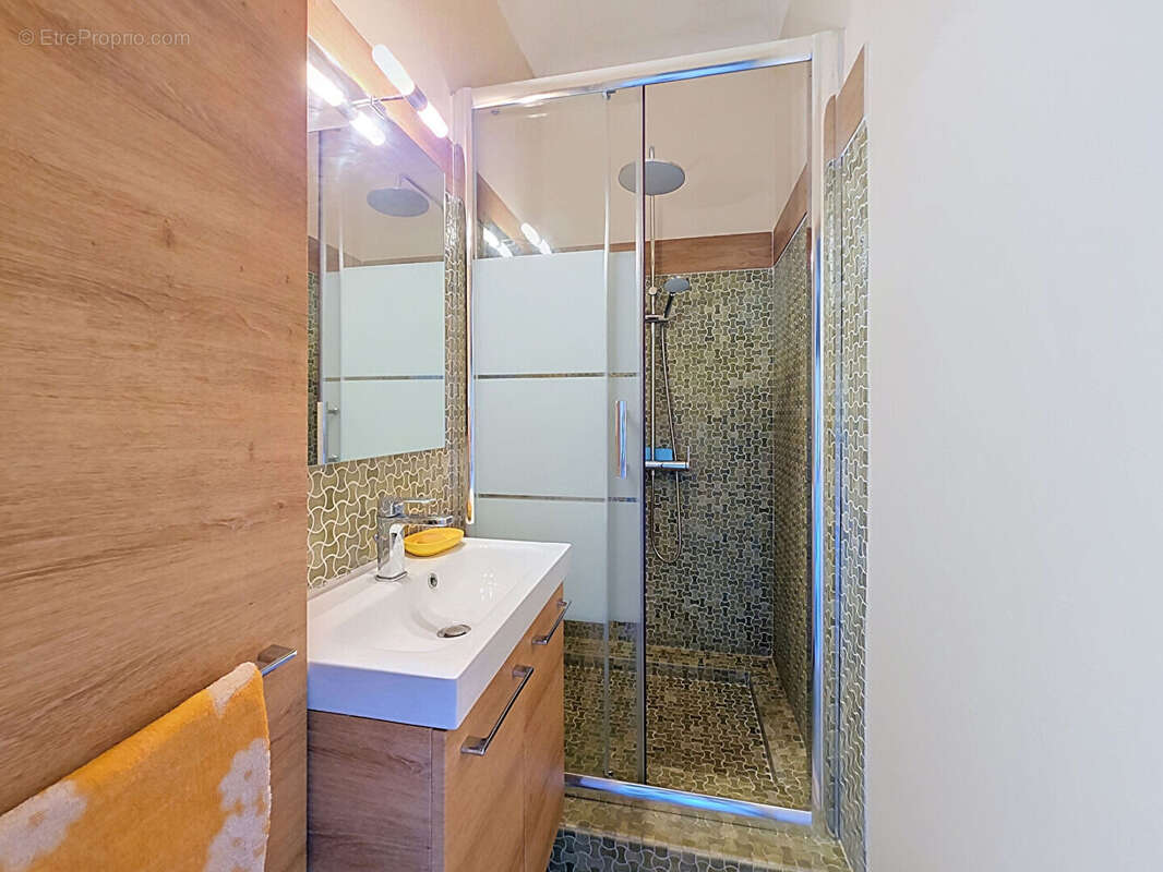 Appartement AVIGNON INTRA-MUROS  T5 -130 m2 -- Avec Ascenseur  / garage / cave - photo 10