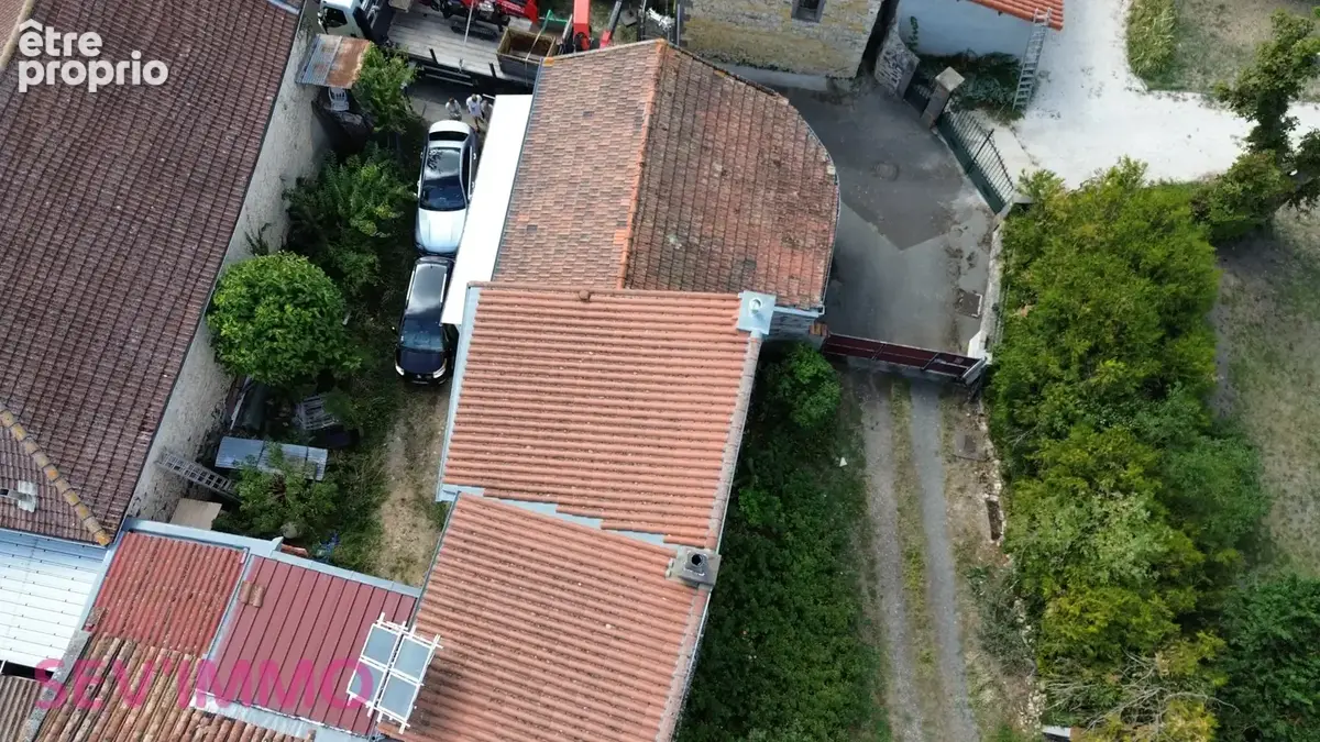Sardon maison de village avec petit terrain - photo 3