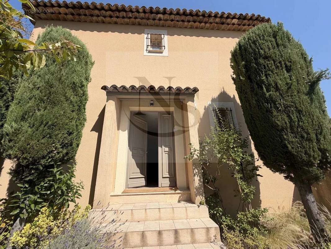 Maison à VELAUX