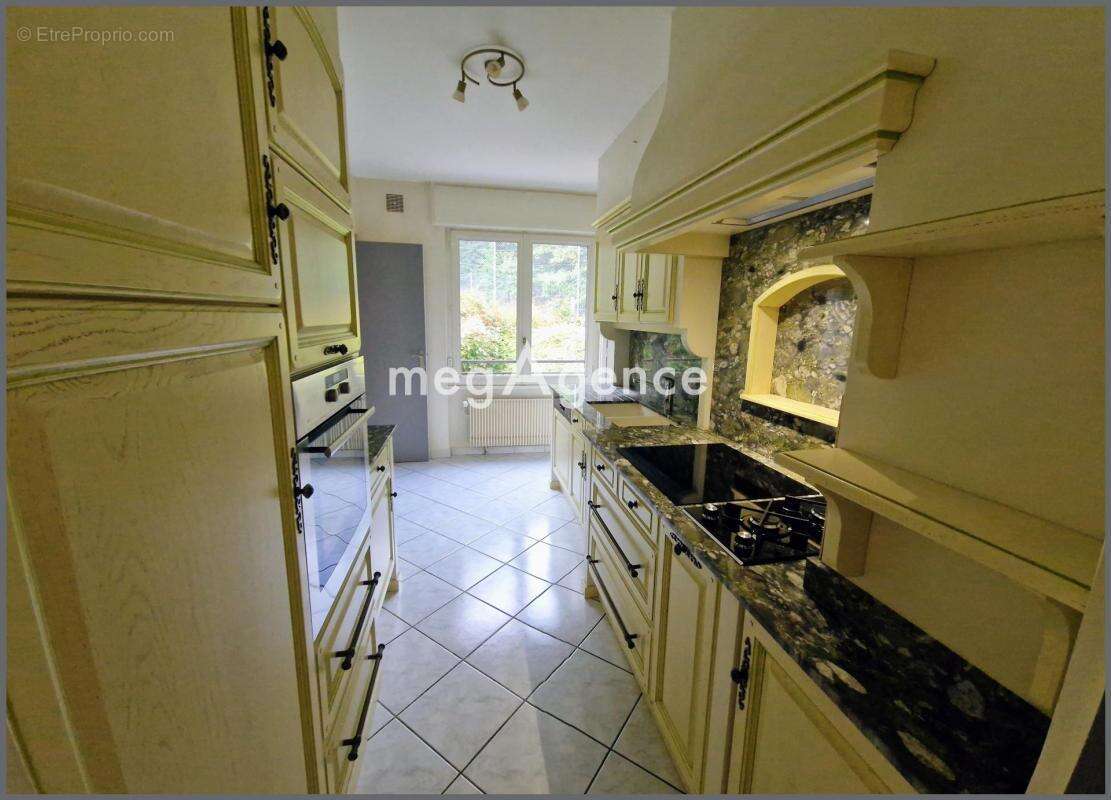 Appartement à TASSIN-LA-DEMI-LUNE