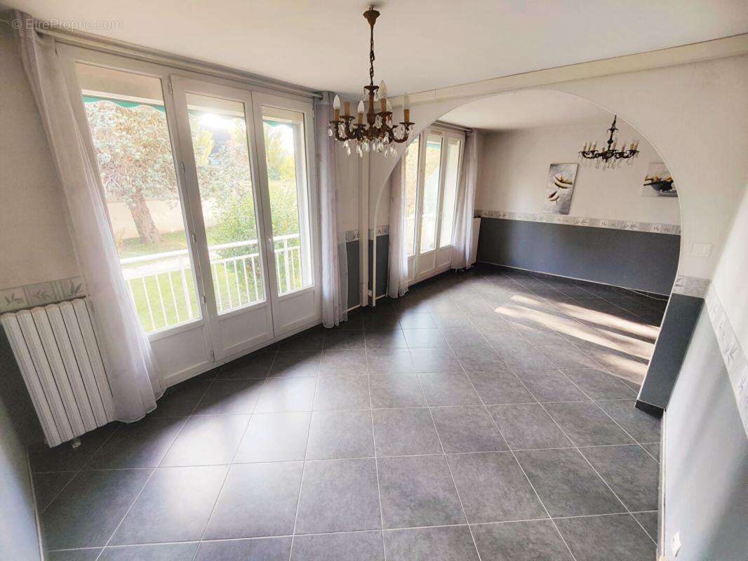 Appartement à SAINT-MARTIN-D'HERES