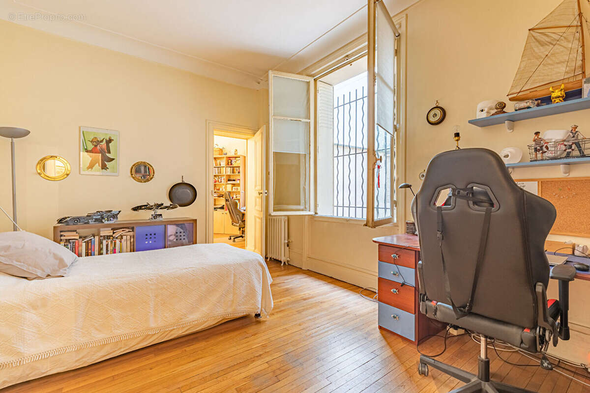 Appartement à PARIS-7E