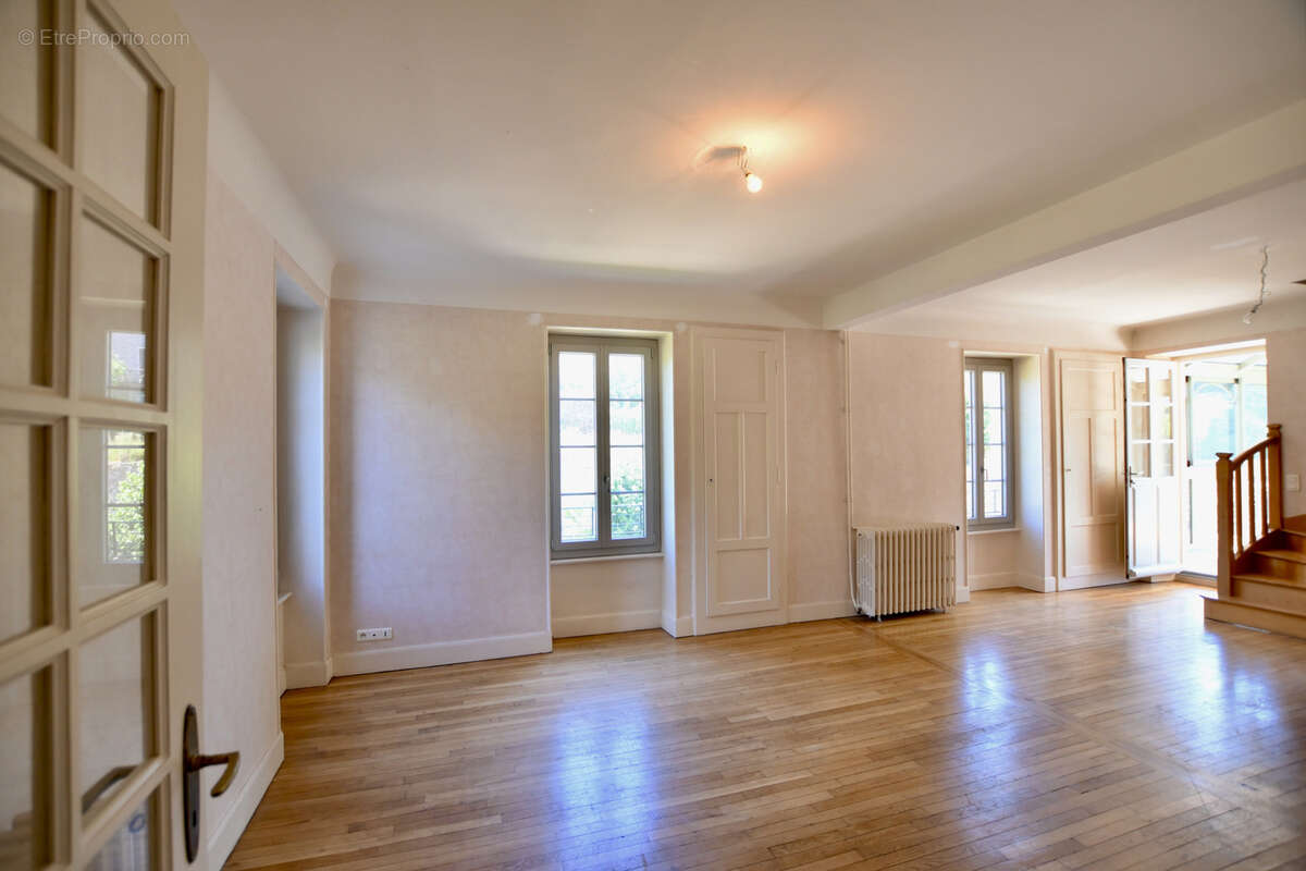 Maison à AVALLON