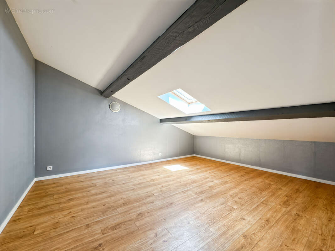 Trévoux - À vendre   Appartement T3 de 49 m2 avec balcon terrasse perché sur la Saône - photo 10