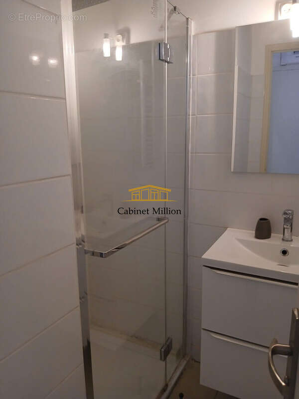 Appartement à VIC-LA-GARDIOLE