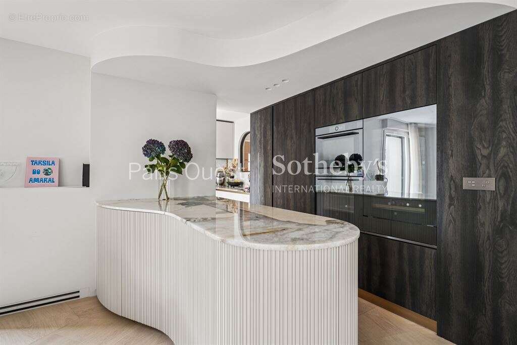 Appartement à LEVALLOIS-PERRET