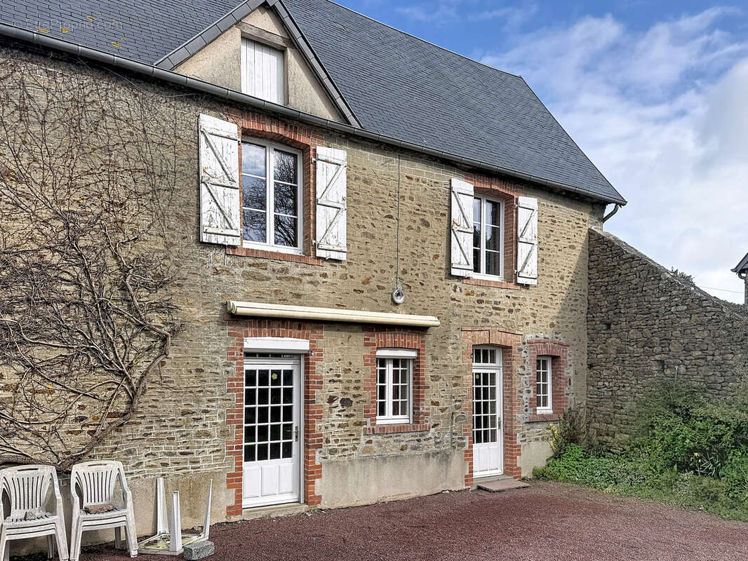 Maison à DRAGEY-RONTHON