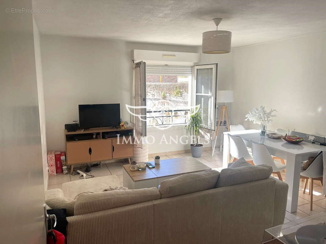 Appartement à BAGNOLS-SUR-CEZE