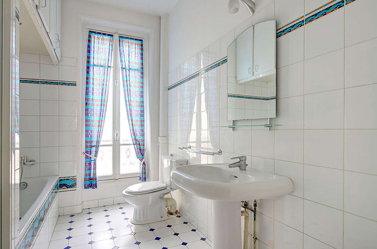 Appartement à NEUILLY-SUR-SEINE