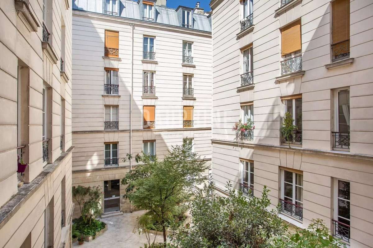 Appartement à PARIS-7E