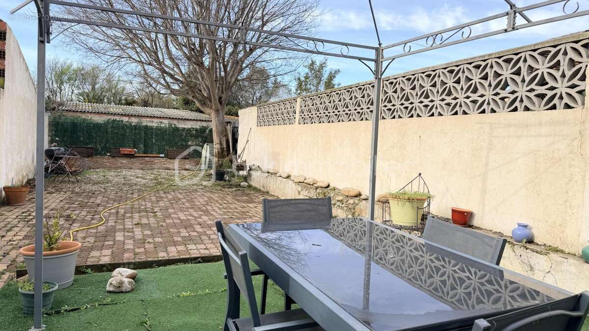 Maison à PEZILLA-LA-RIVIERE