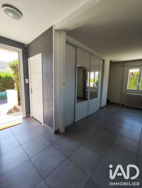 Maison 83 m² à La Clayette  - photo 3