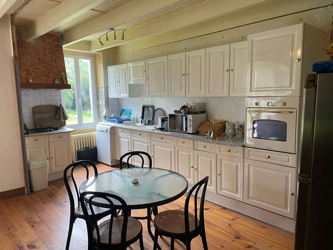 Maison à BARBEZIEUX-SAINT-HILAIRE