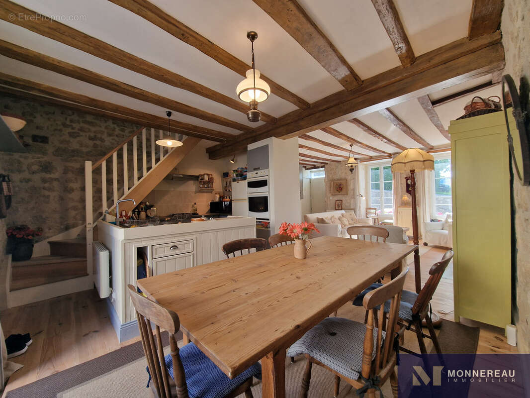 Maison à VILLEBOIS-LAVALETTE