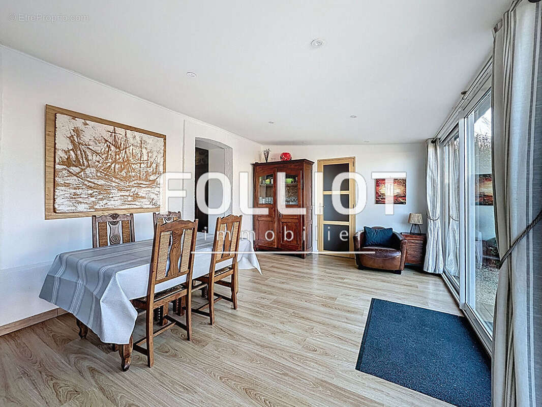 Maison à DONVILLE-LES-BAINS